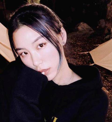 高以翔离去三个月,女友晒美照强装潇洒,配文流露出对他满满思念_bella