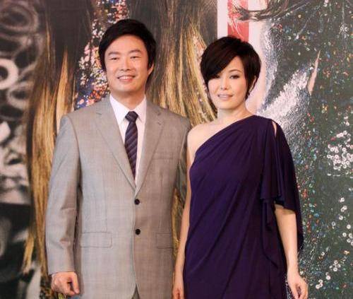 1997年,白冰冰被费玉清"骗"进猪圈,下山后放声痛哭,感激他一生_小哥