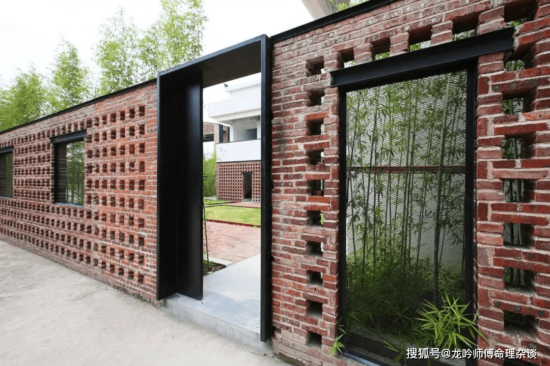 龙吟师傅:独栋房屋的围墙,门窗和水的风水