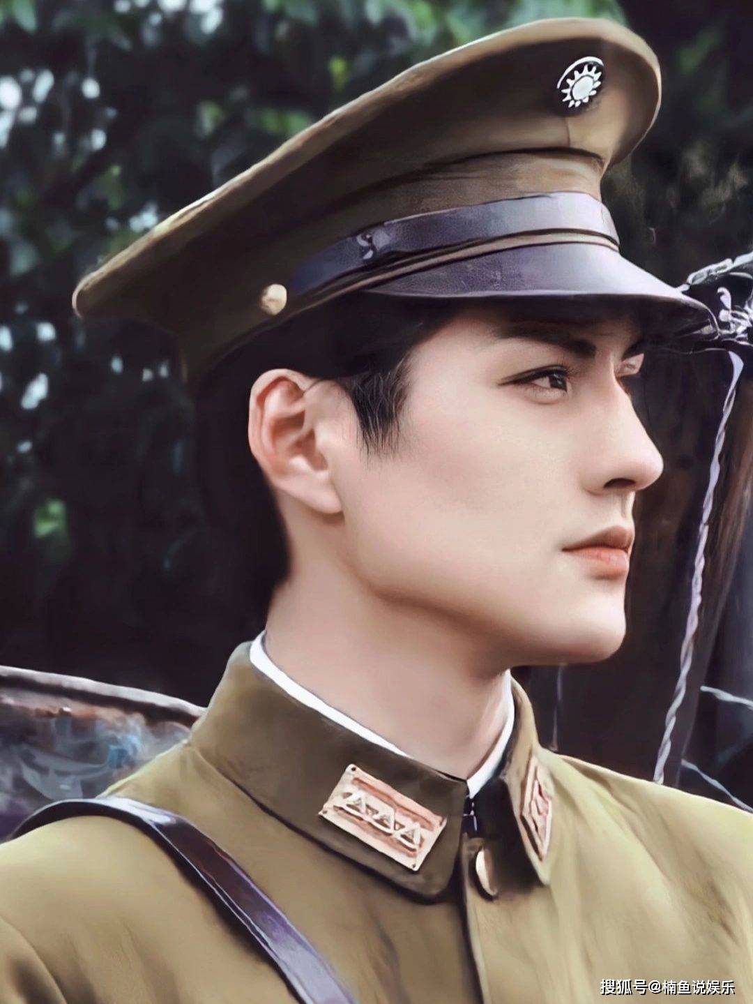 盛世美颜严屹宽,他一出场,民国富家少爷的氛围感全都有了_扮相_美男子
