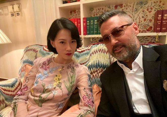 王敏德三兄弟近况曝光!大哥两鬓斑白,依旧风度翩翩,三哥的美貌却下降了!_电影_中国_哥哥
