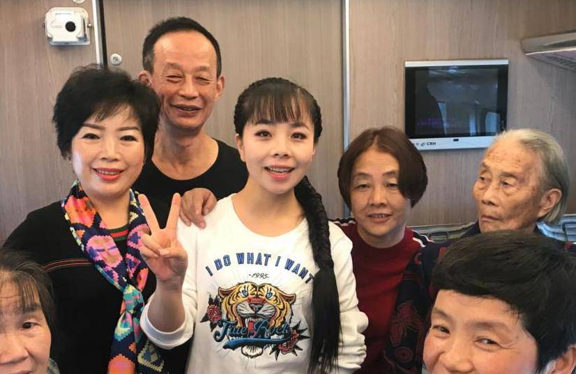 歌手王二妮:我这辈子最正确的决定,就是在34岁为普通丈夫生儿子_李飞