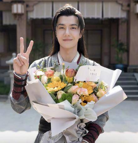 除此之外,还有一件事让不少mtjj在线发笑,就是王一博喜提了"横店鹰眼"