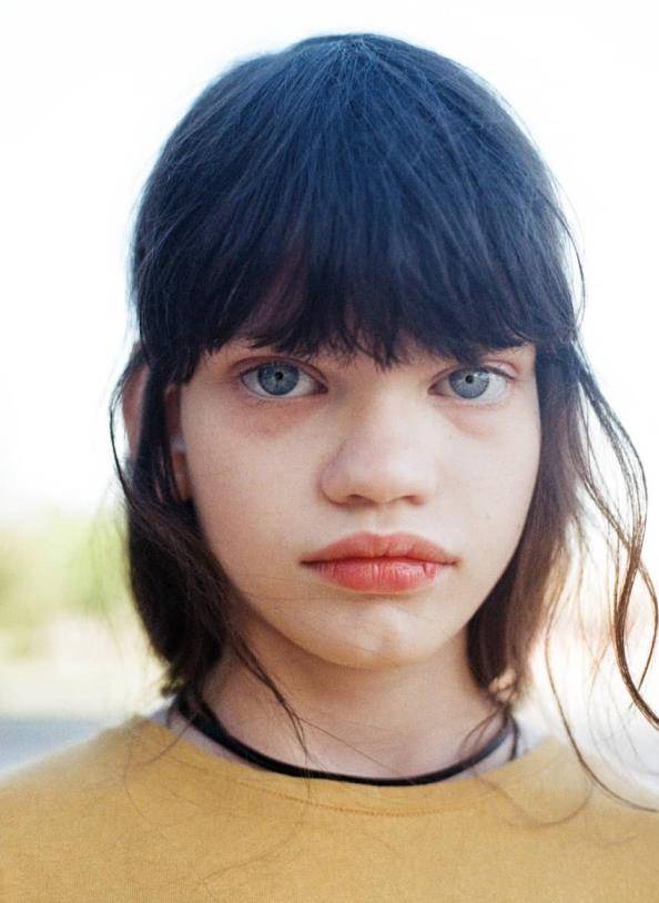 这位9岁国外女孩明明长得丑,谁看了都欣赏不来,不料却被追捧_长相