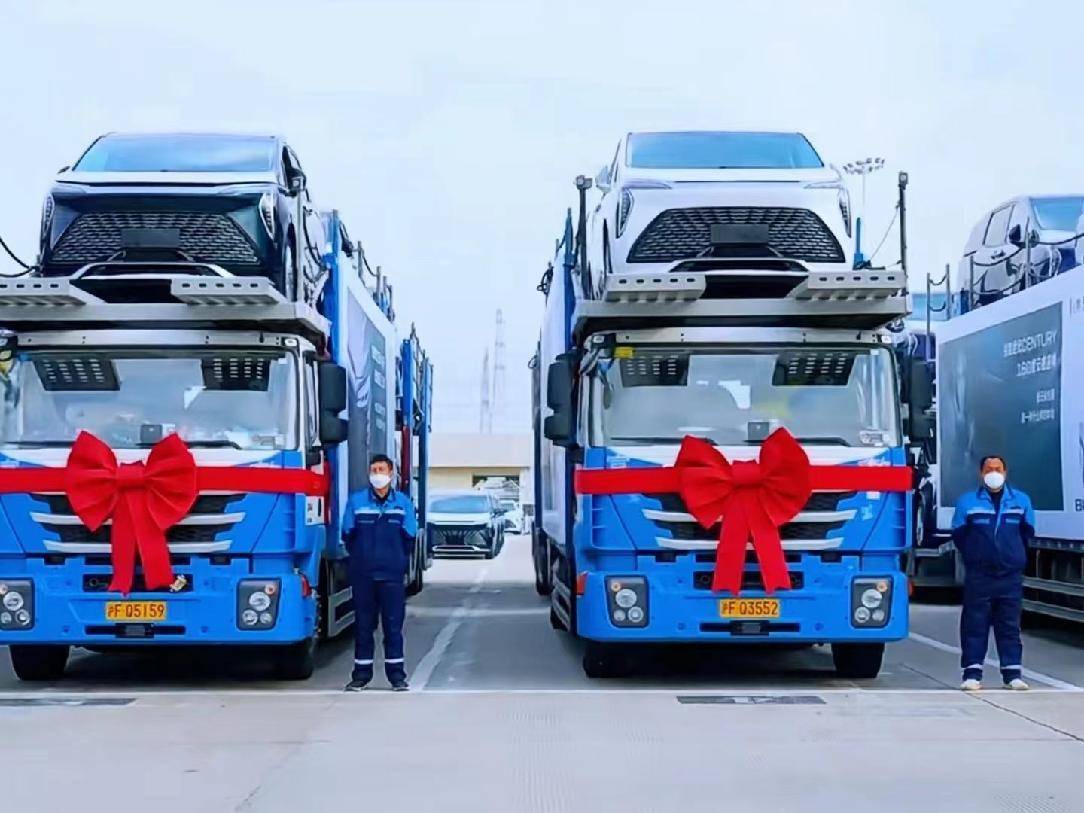 上汽红岩中置轴轿运车凭硬实力俘获物流老板"芳心"