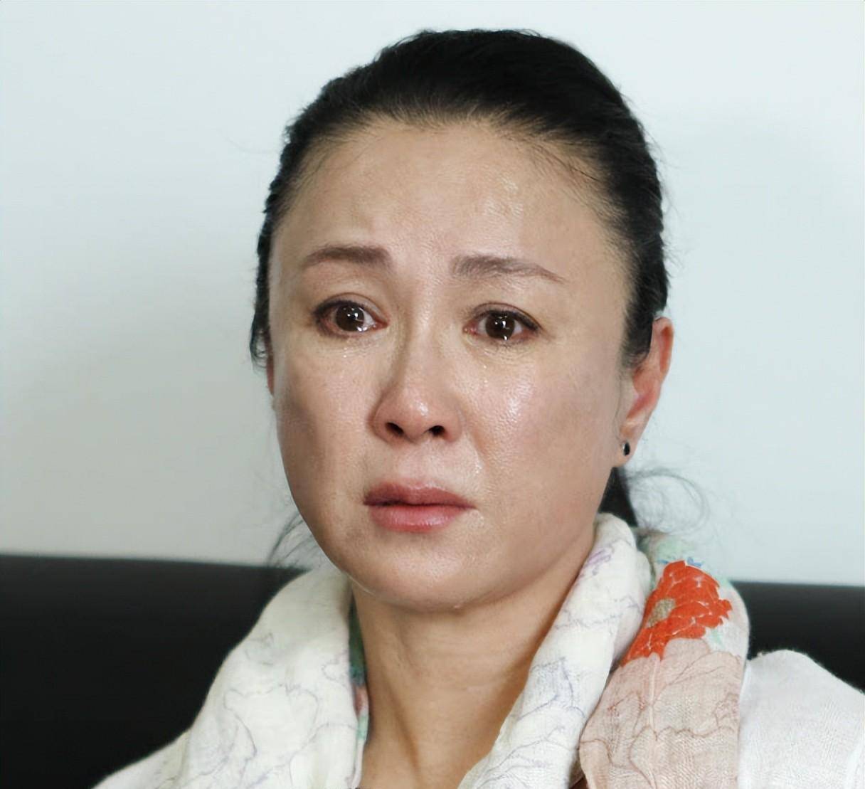名和利,救不了"自甘堕落"的傅艺伟_杨晓丹_妲己_电影
