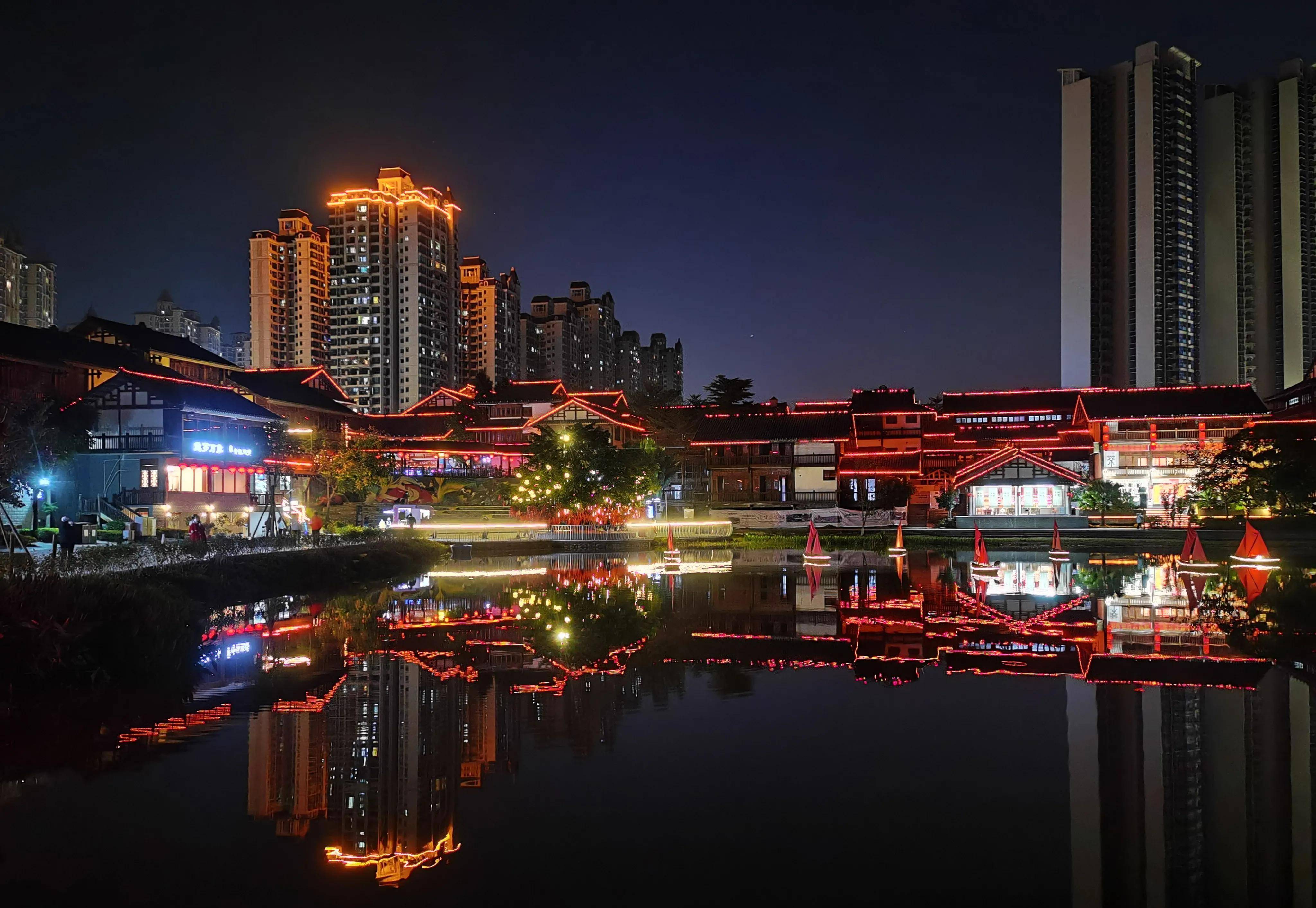 广西南宁市西乡塘区相思小镇游玩分享_景区_距离_夜景