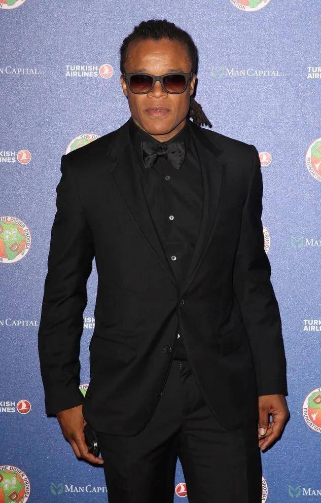 绰号"野猪",佩戴特制眼镜作风硬朗传奇兽腰-埃德加-戴维斯_意甲_荷兰