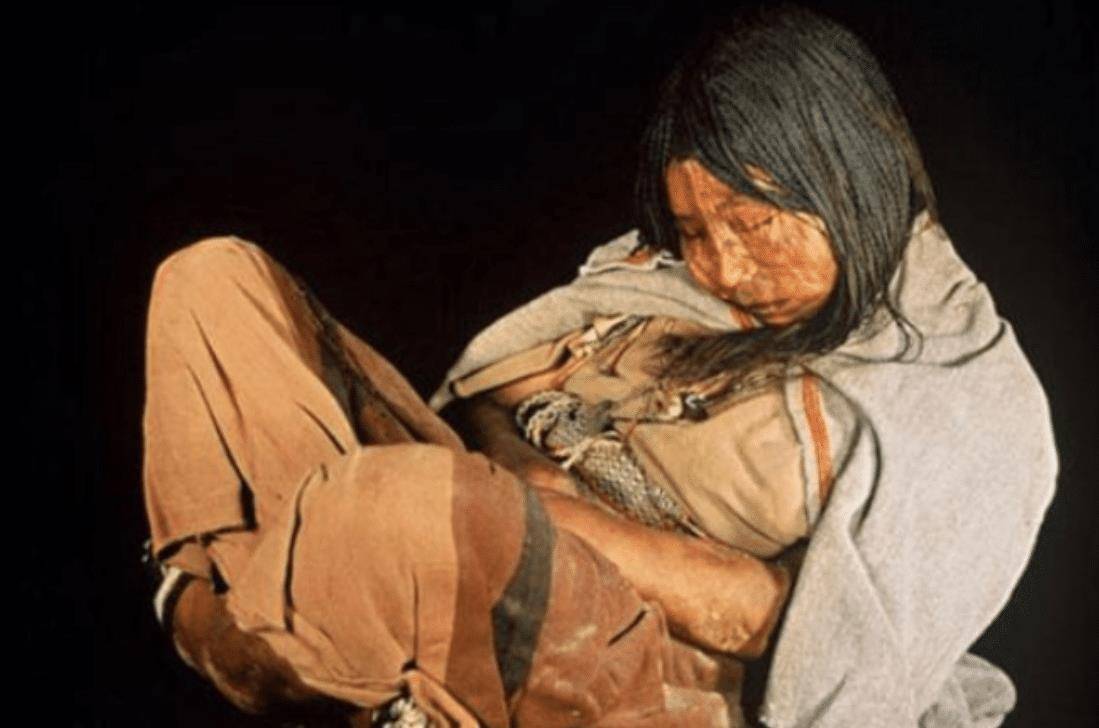 冰山发现700年前冻尸,女孩容颜未改,尸检结果却令人痛心_米盖尔_少女