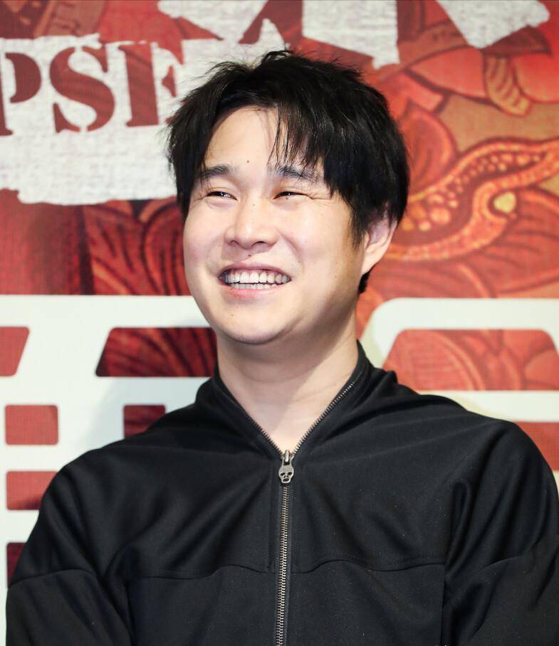 黄大爷黄渤斗牛剧照版的张颂文,现实版的强哥也喜欢跑到鱼贩那里,想对