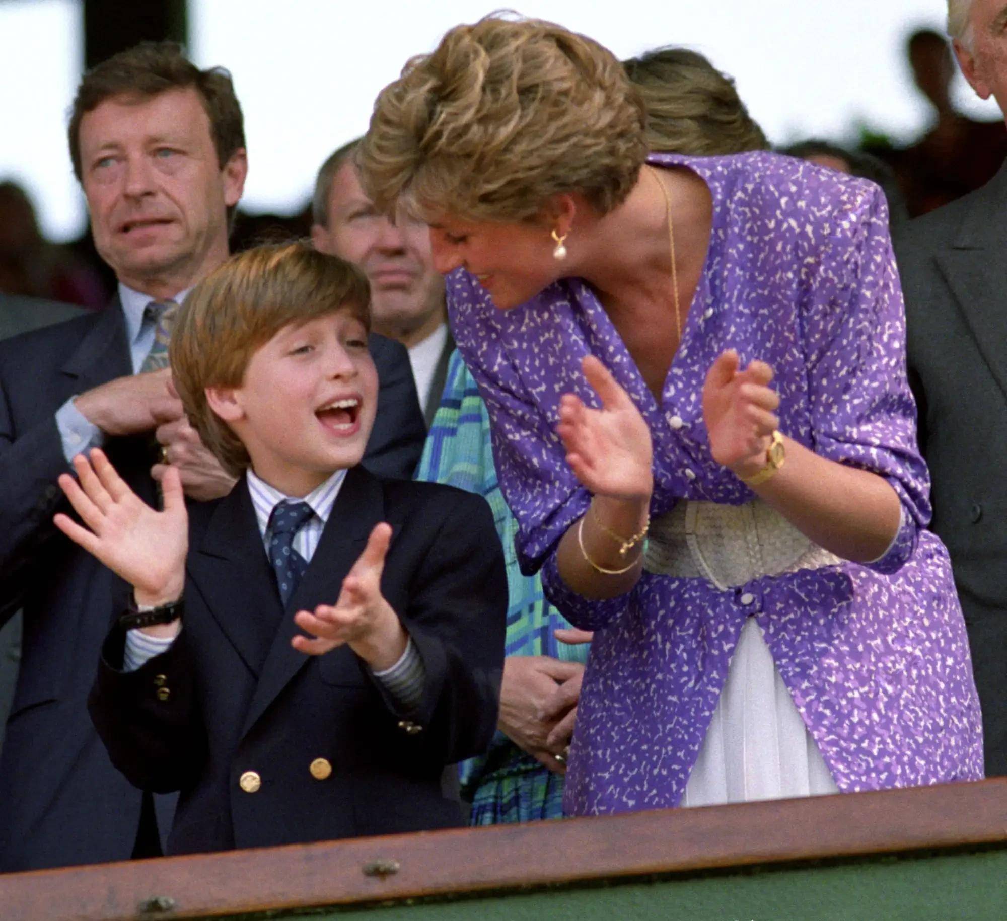 看看威廉王子和戴安娜王妃在温网的首次亮相,比乔治王子早31年_温布尔