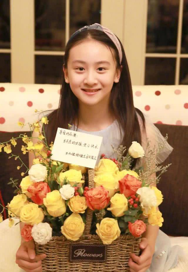 田亮夫婦為女兒慶祝12歲生日,森碟穿紗裙出鏡,初顯