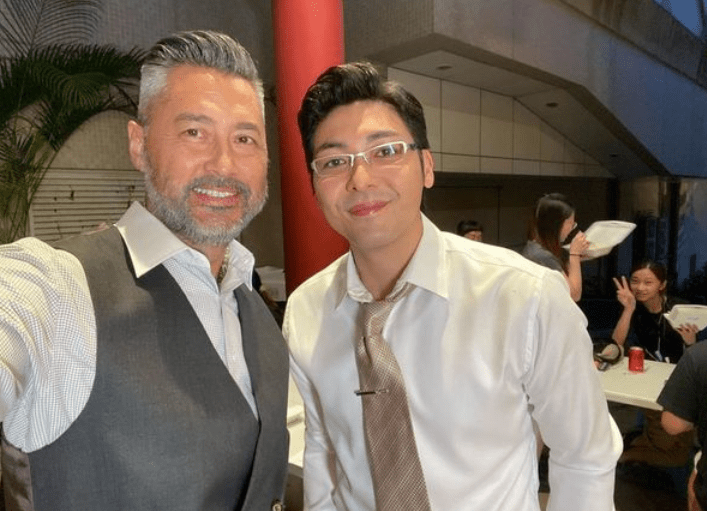 大哥头发花白仍有型,三弟息影30年变化大_王盛德_合作_社交