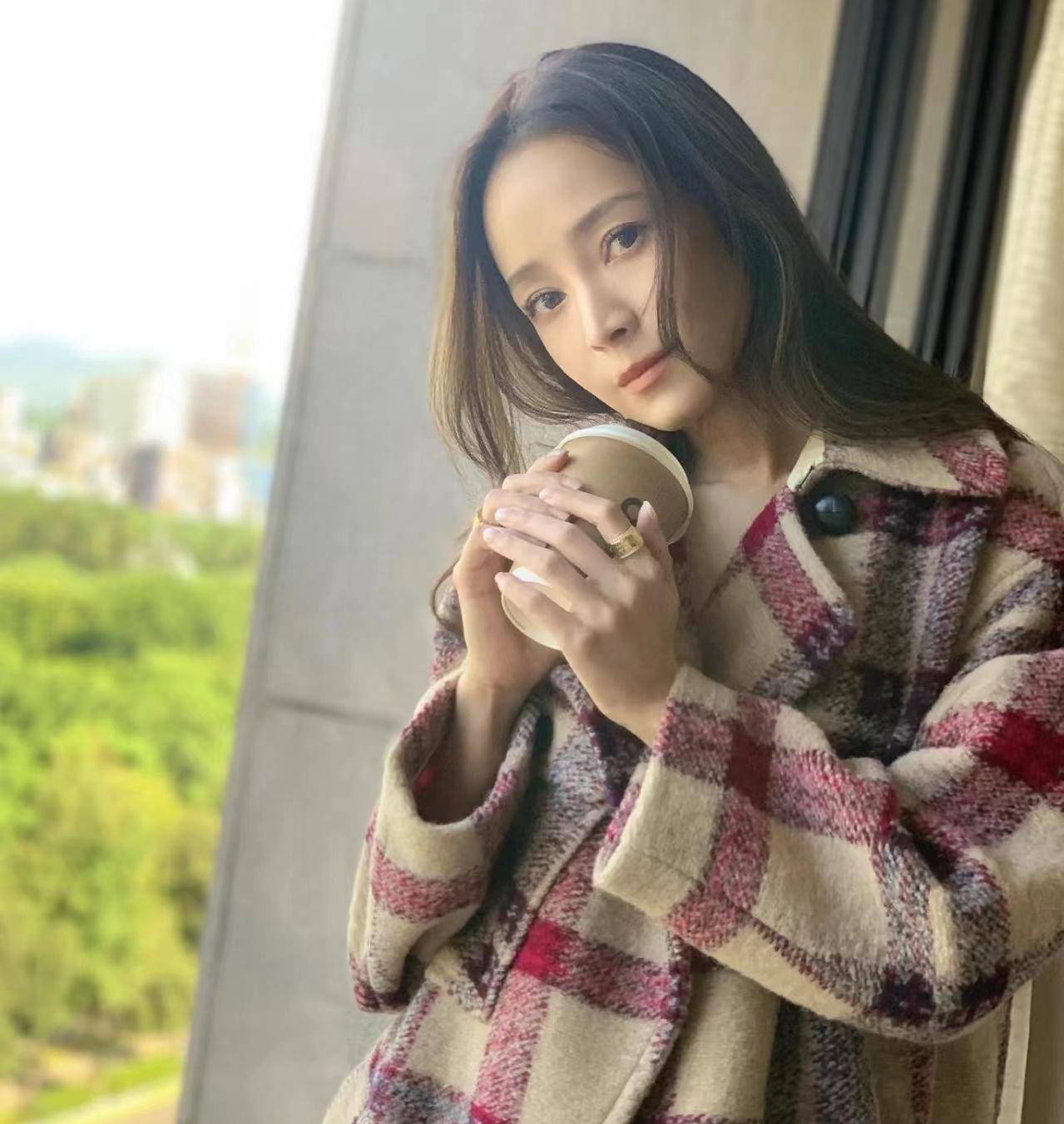 台湾省顶级千金名媛关颖手撕侯佩岑 现在竟能一笑泯恩仇同框亮相