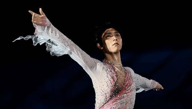 羽生結弦再輕吻冰面好心動!