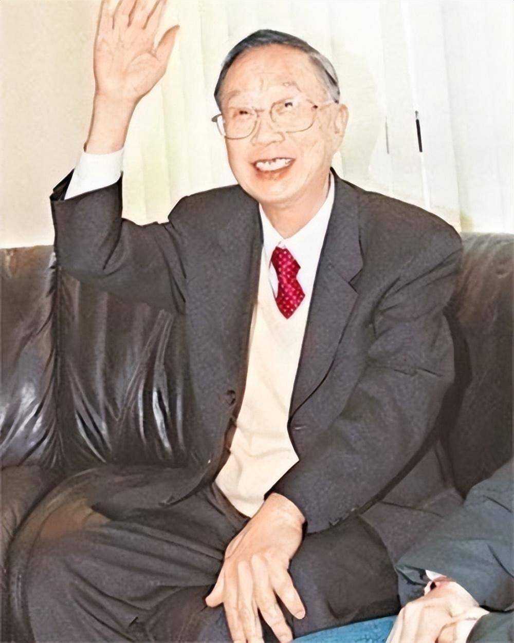 林建名:和小51岁干女儿玩"爷孙恋",自曝有千名伴侣,活到84岁_父亲