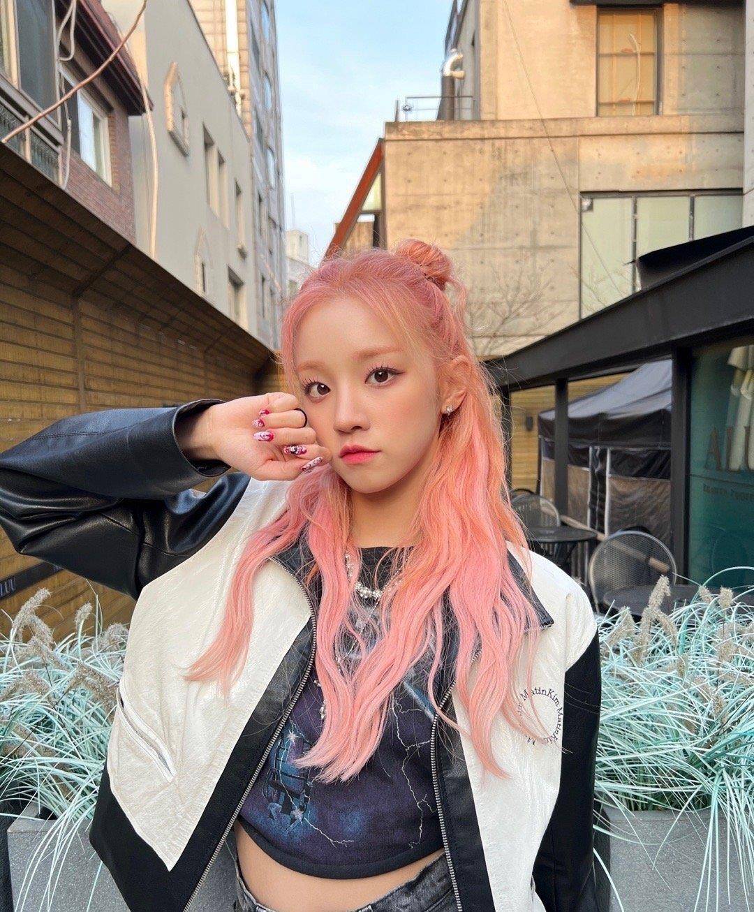 宋雨琦粉色丸子头组图,这次回归真的太绝了!_超越_羊毛_造型