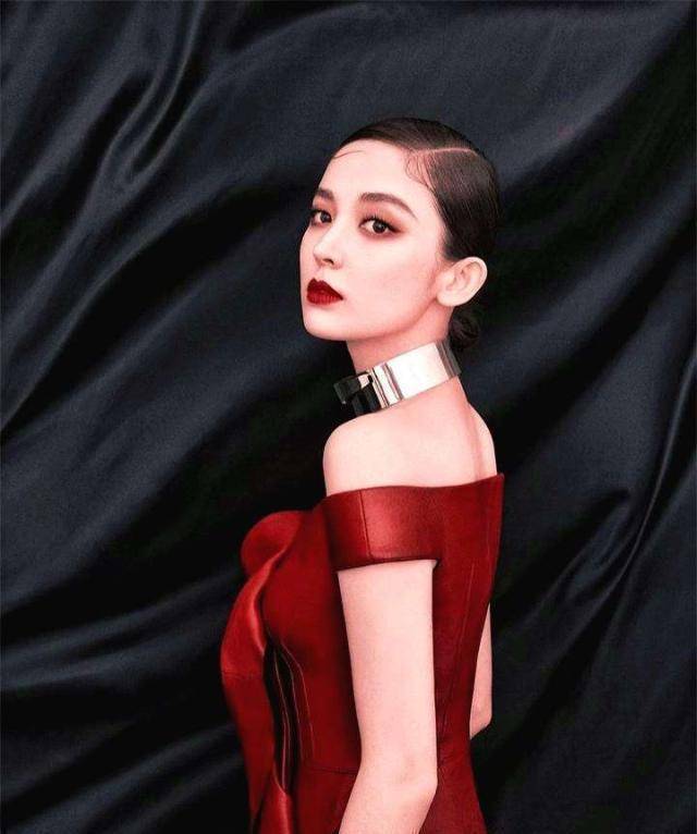 古力娜扎最新时尚大片,冷艳红唇美丽动人,最浪漫的优雅不过如此_气质