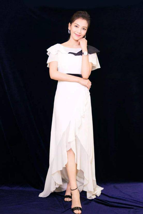 刘涛这么穿衣服真让人难理解,腆肚子的造型,实在太显胖了_效果_设计