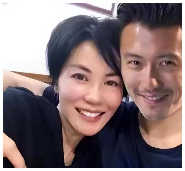 王菲谢霆锋罕见秀恩爱:复合九年了,他们怎么还不结婚?_婚姻_什么_爱情