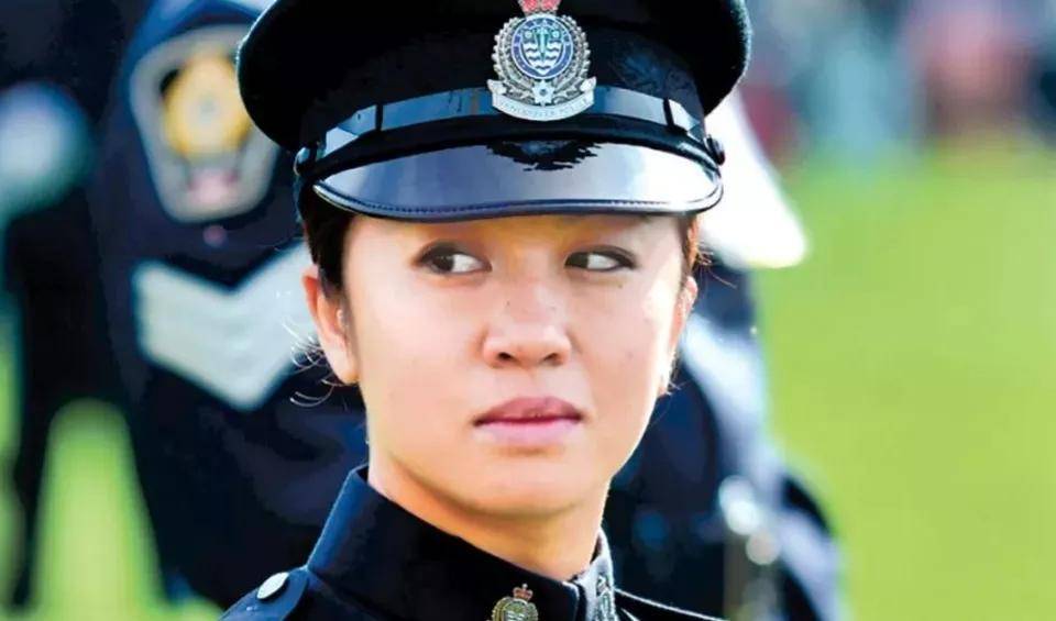 她,华裔女警被多名上司威胁性联系长达2年后,不堪欺负在家身亡_陈慧