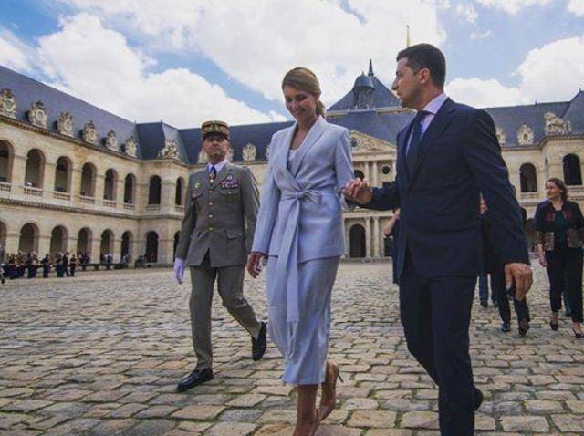 恰好这时泽连斯基也选择了留下来就读,同样也是考入了克里沃罗格经济