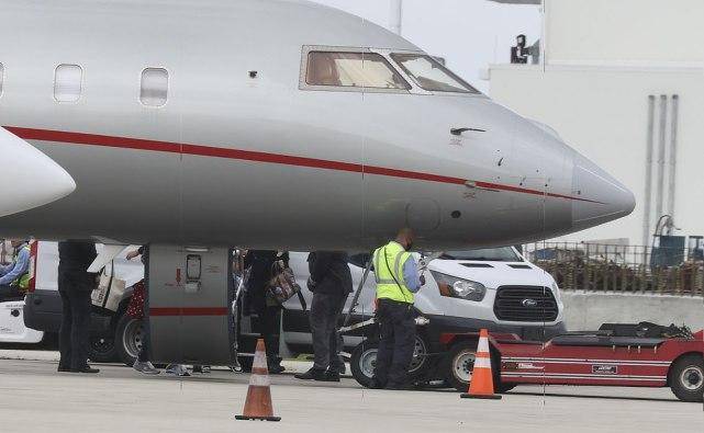 40岁伊万卡乘私人飞机外出,肌肤无瑕侧颜惊艳,被曝暗中助力父亲_脸部