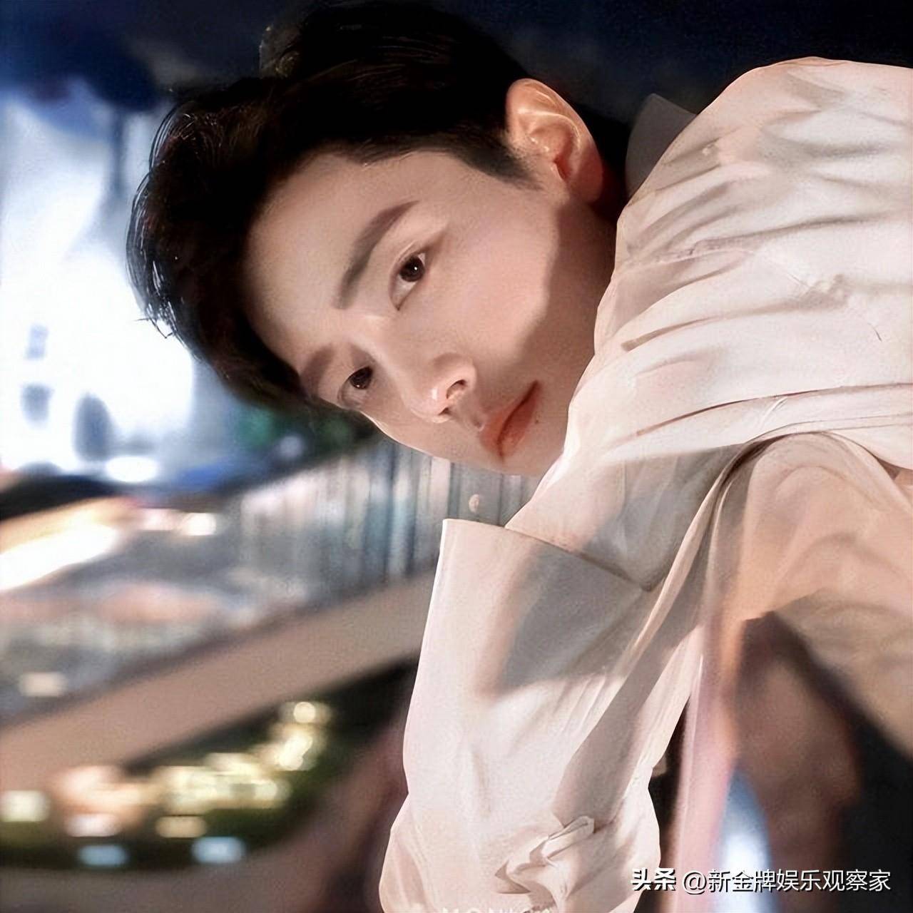 肖恩前不久参加某奢侈品牌的活动,他是唯一