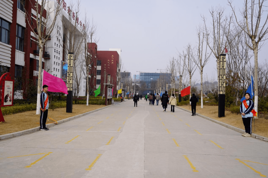 拥抱新学期 一起向未来——濮阳市绿城中学召开2023年春季家长会_教育