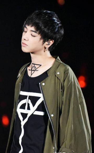 华晨宇左立不插电,一把木吉他火爆全场,13年的快男你还记得多少_音乐