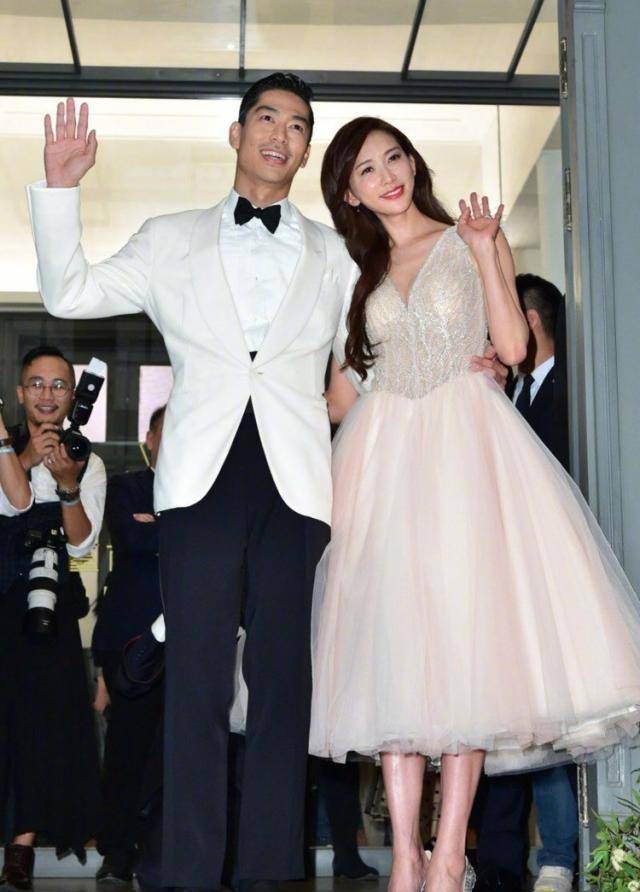 林志玲婚礼五套婚纱盘点,老公亲自设计主纱,44岁终于嫁给了爱情_礼服