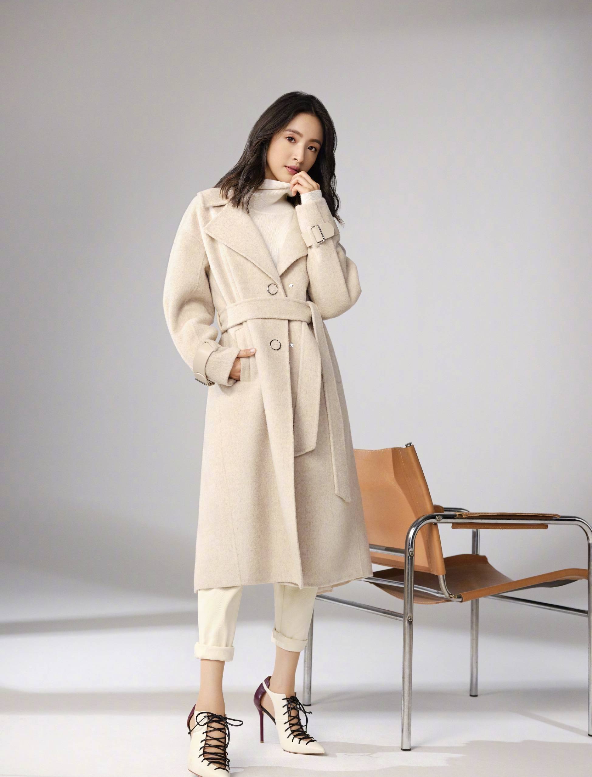 38岁林依晨晒近照,大冬天泡温泉,网友:这是新型保养方式吗_感觉_穿着