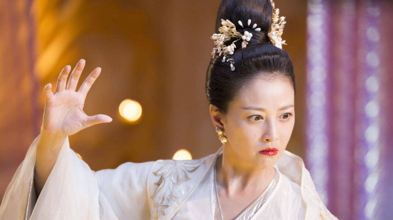 戏内挑战自我演反派,戏外解锁全新身份,监制周海媚,超赞_角色_大佬