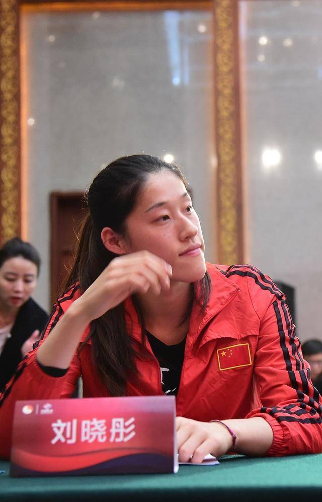 刘晓彤宣布退役,二十年的排球生涯总结为两个字:值得_中国女排_球迷