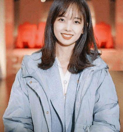 面筋哥升级"岳父",女儿颜值堪比校花,网友:千筋大小姐?