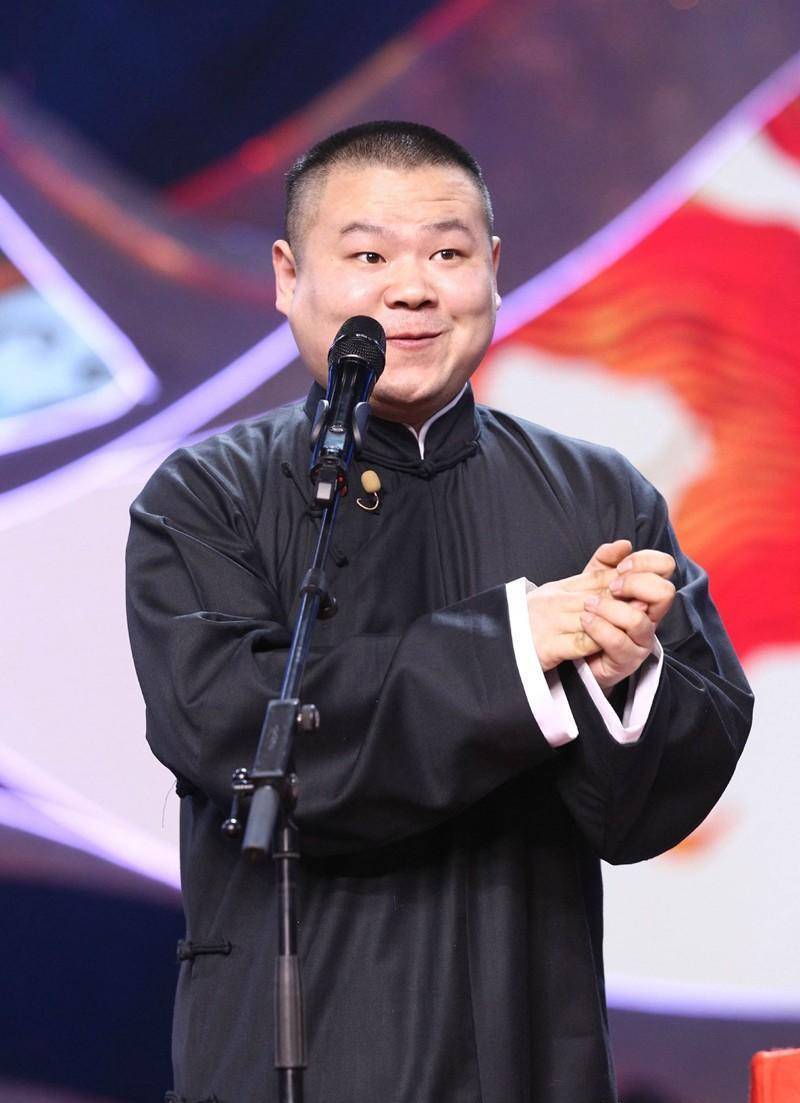 岳云鹏近照,两鬓斑白略显伤感,他37年的人生,跌宕起伏!