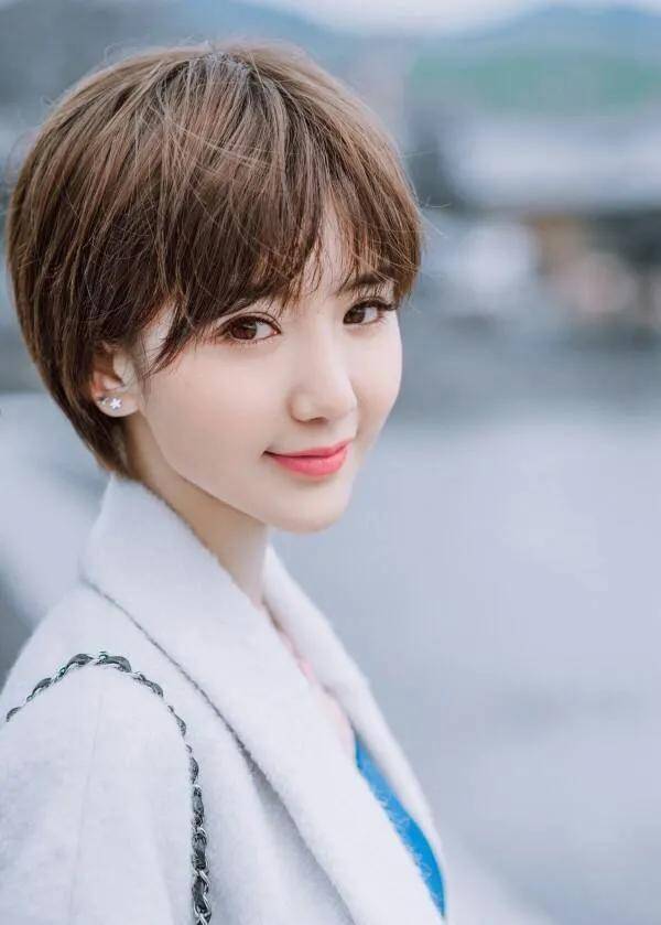 《重启之极海听雷》中的白昊天希望毛晓彤能脱离那些不开心的事,在