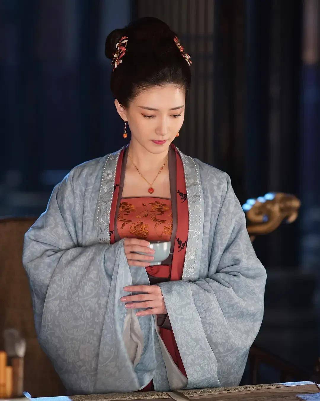 《清平乐》中江疏影的妆造有多牛,看这些图就知道了_大气_服饰_服装