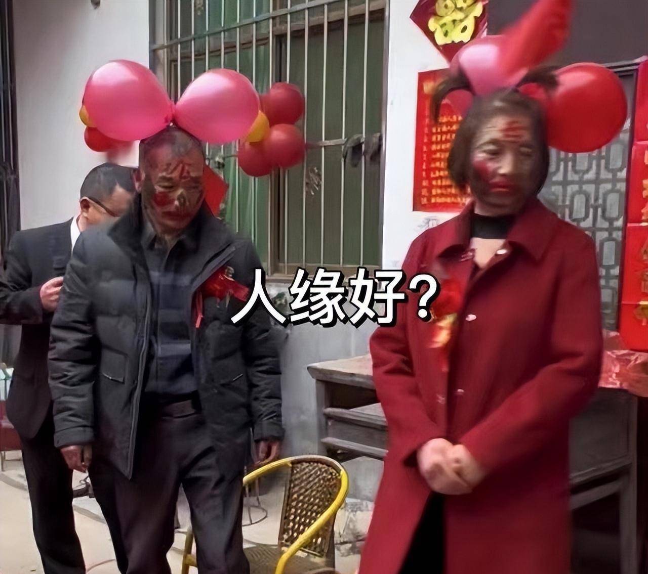 河南驻马店婚礼,父母画花脸脑门写"公母",新郎当场翻脸_公公_叔叔
