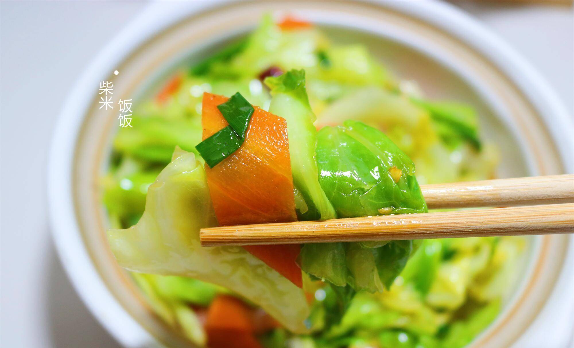 晚餐不知吃什麼,就做這道菜,熱量低,好吃不長胖_包菜_大火_食材