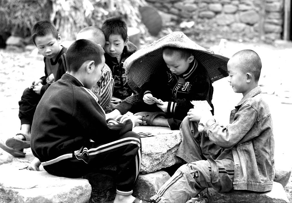 王忠民乡村风情摄影(之八)||大山的孩子(组照)