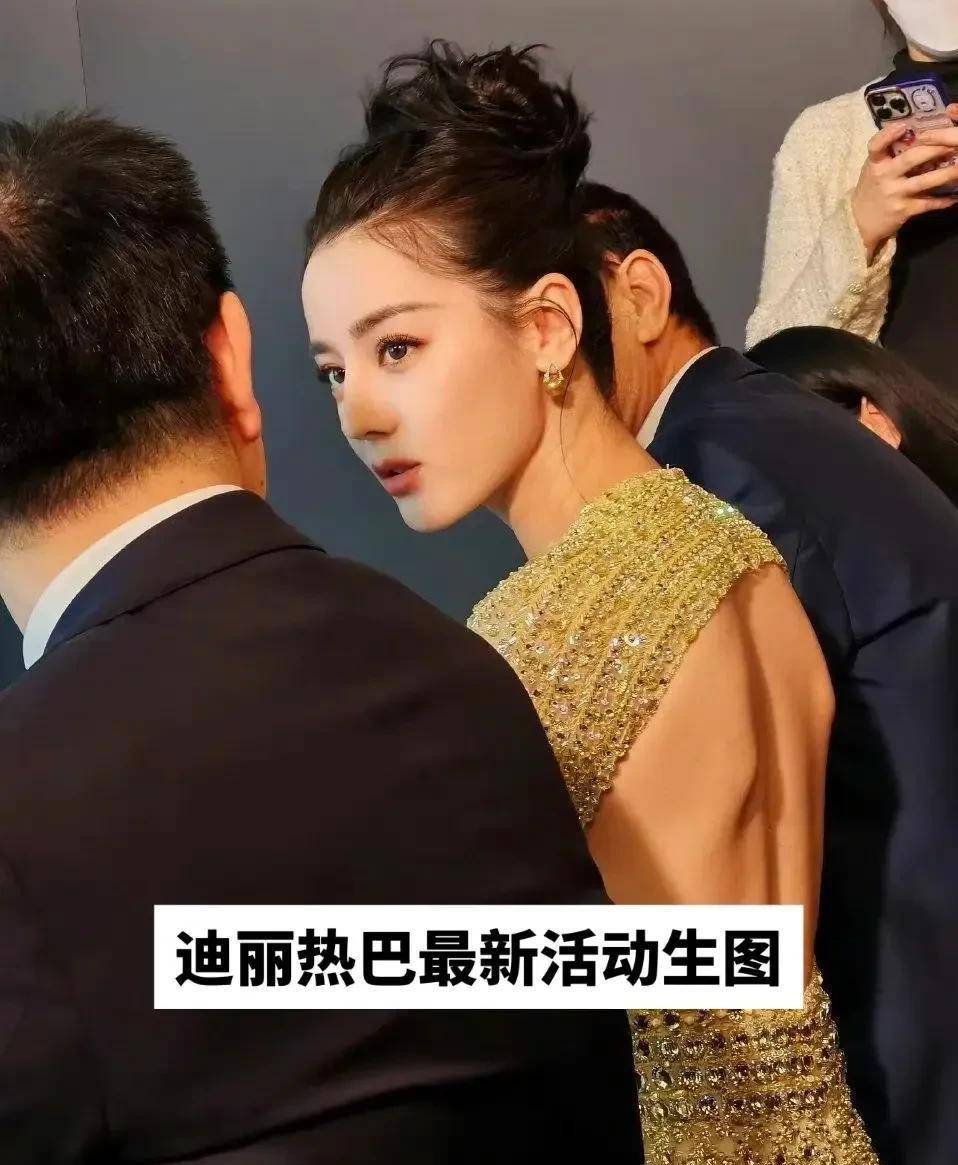 小s女儿封面照被群嘲,骂上热搜,热巴晒美背细腰,力破怀孕传闻_妈妈