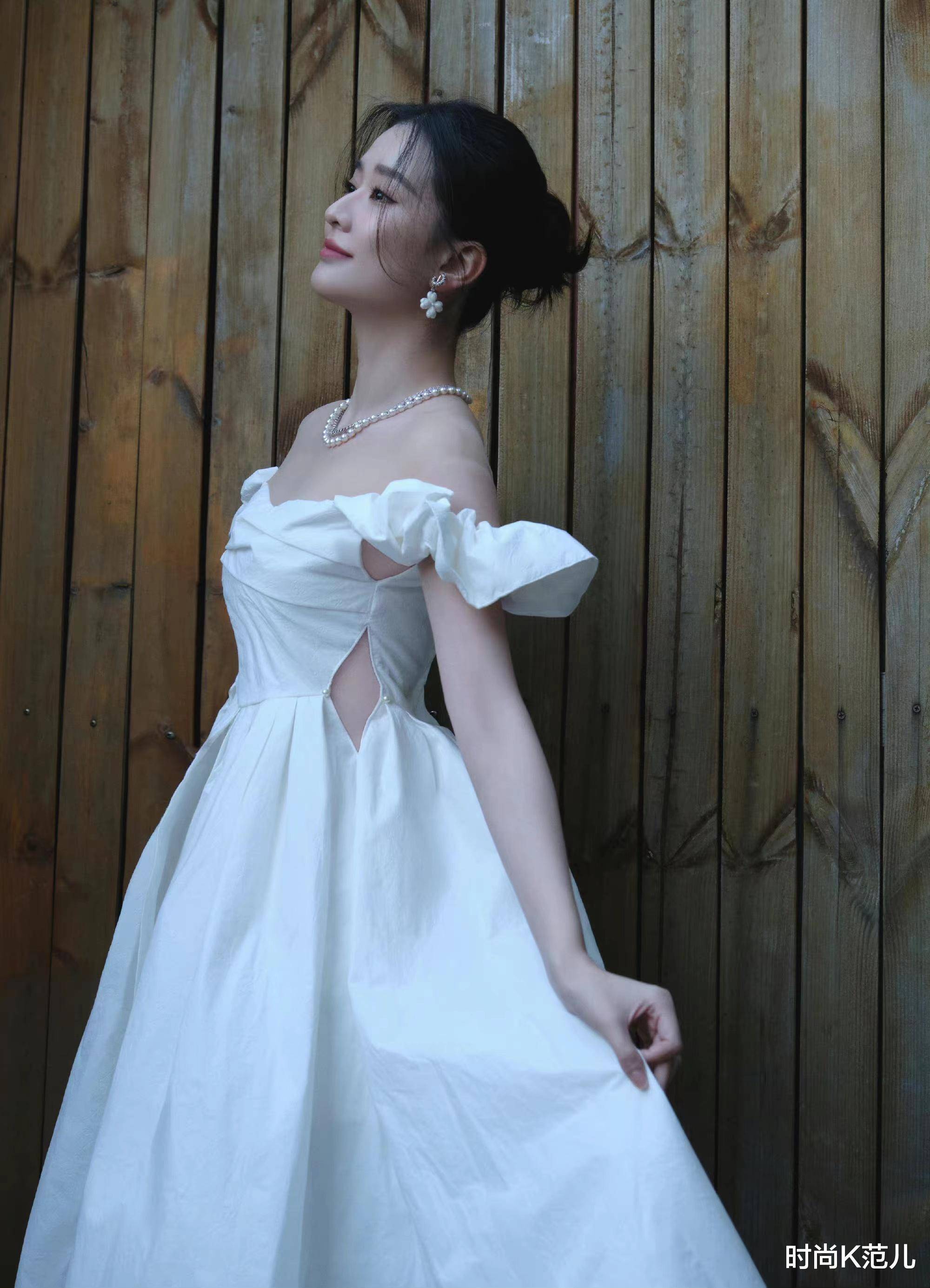 乔欣别出心裁,穿"纸巾"一字肩婚纱拍写真,唯美又优雅!_造型_气质_美得