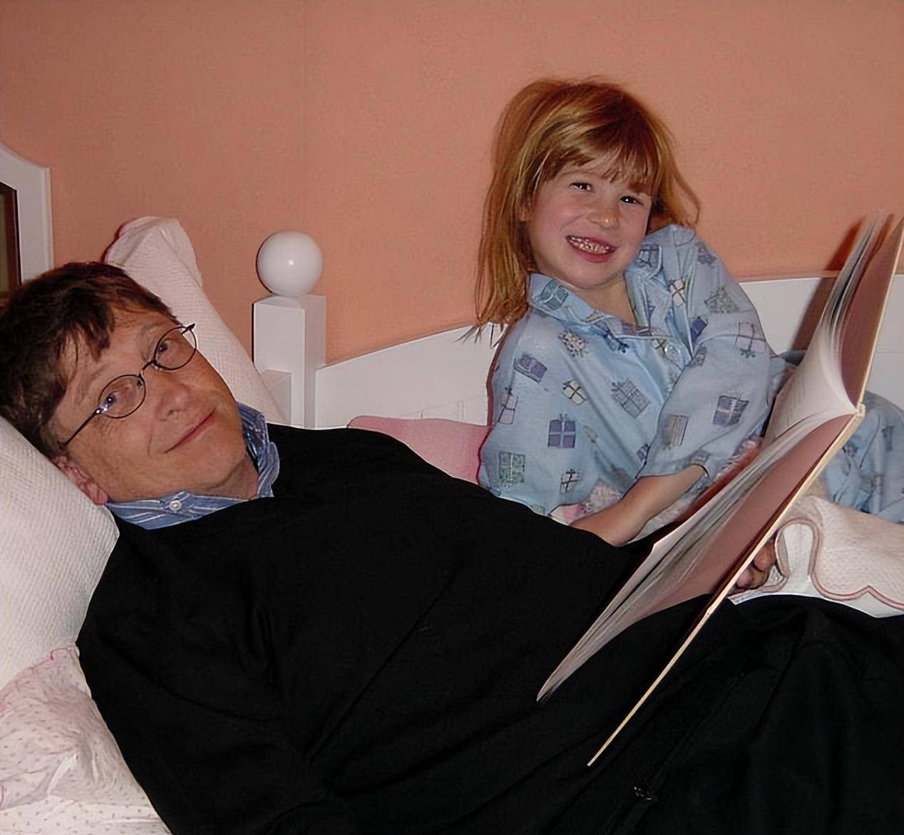 比尔盖茨升级当外公,26岁长女詹妮弗官宣产女喜讯,丈夫家世显赫_耶