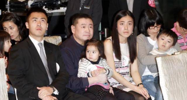 长子21亿股份被转让,尽数归甘比三孩子所有_妻子_生下_父亲