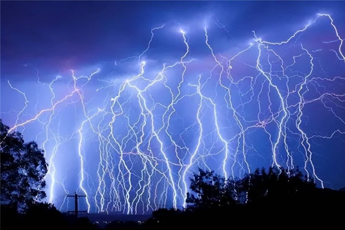 中国的引雷实验室,引雷成功率达60%,能为我们带来哪些好处?