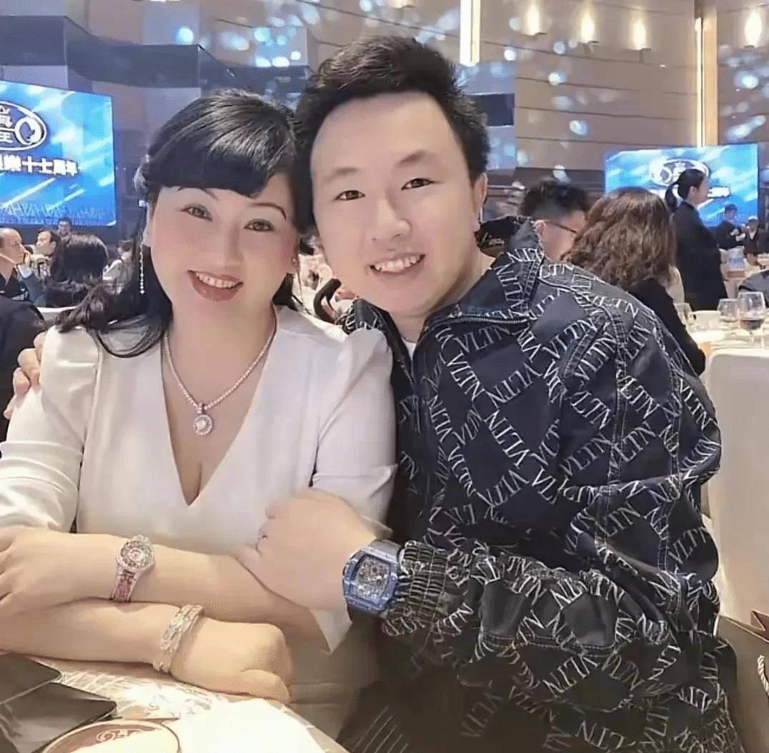 蔡秋凤跟她老公的照片图片