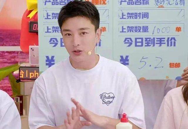 后来,贾乃亮转战直播平台带货后,不少观众因为这个角色在她的直播间