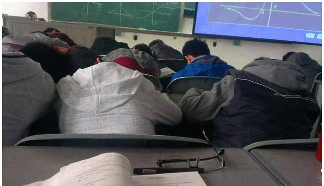 高职班教师吐槽,上课一片伤气沉沉,老师生气,这水平还上普高?