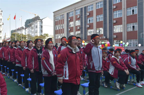 九年磨一剑 六月试锋芒——淮安市翔宇中学举行迎中考百日誓师大会